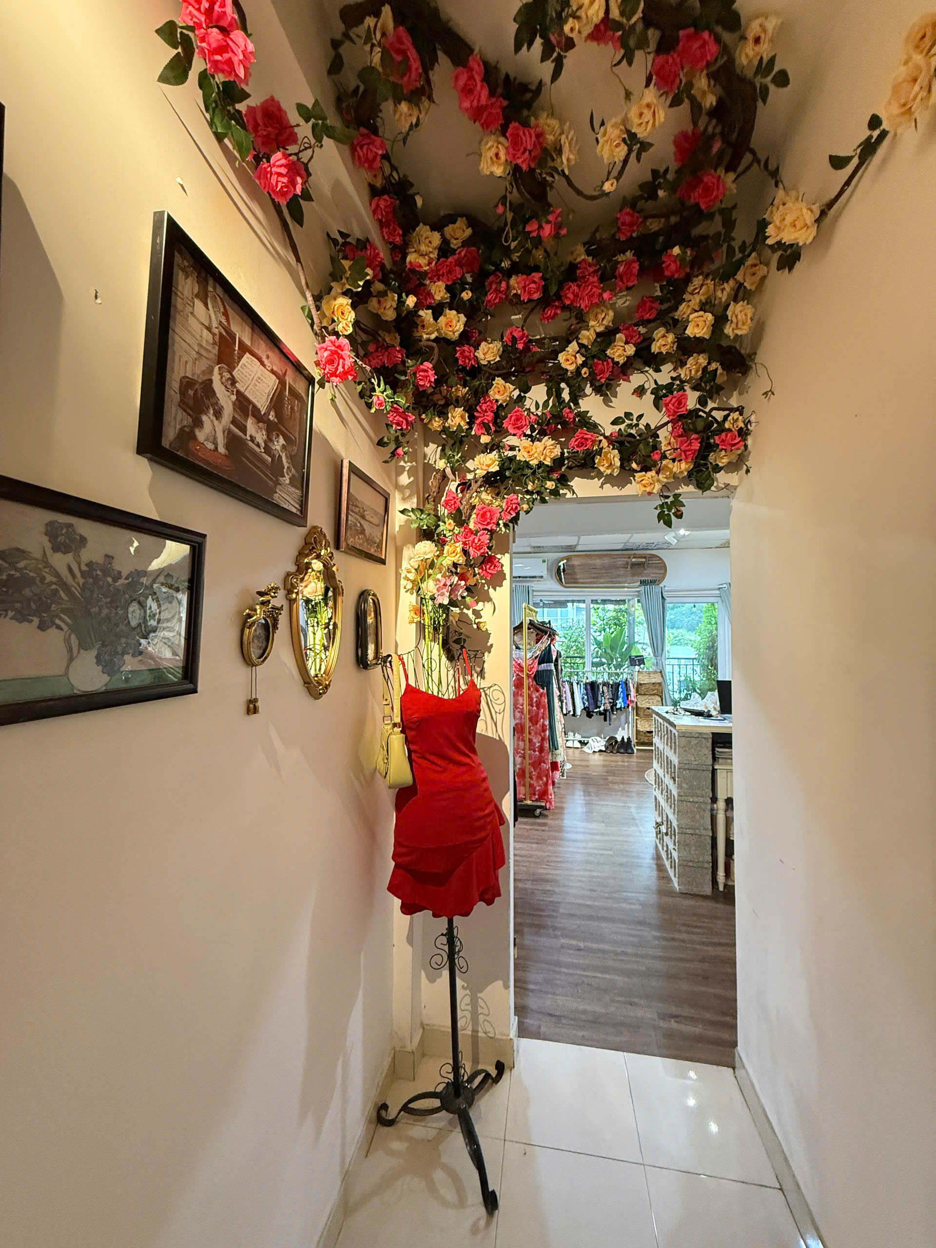 Inspirée Vintage shop interior in District 1, Ho Chi Minh City showcasing curated vintage dresses, jeans, bags & Y2K style pieces
