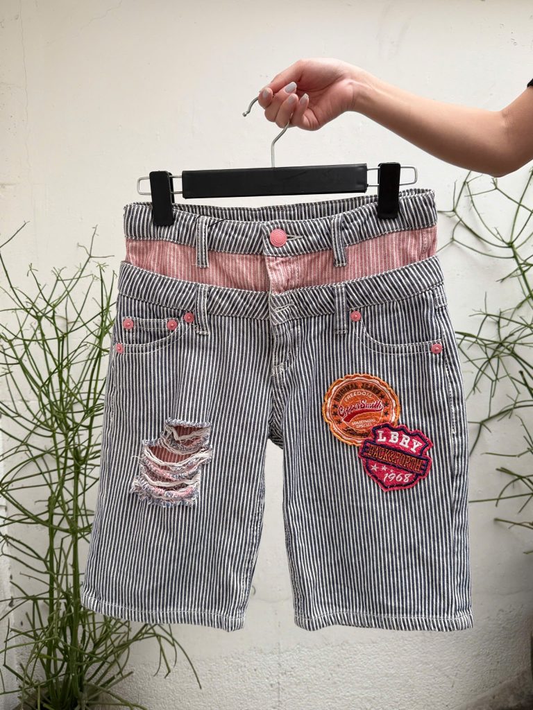 Inspirée Vintage Saigon: double band Midi pants with pink interior.