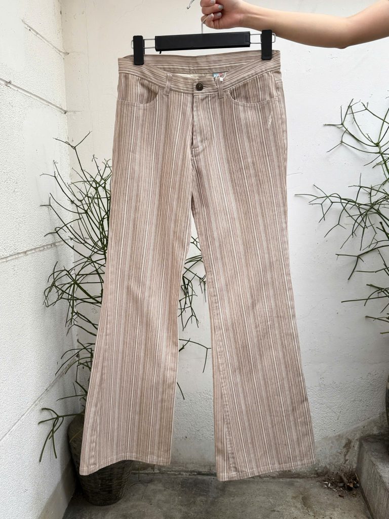 Inspirée Saigon: slightly flared 80s style pants.