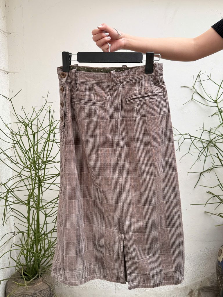 Inspirée Saigon: This skirt is ready for a night out, or a trip to the office, you decide