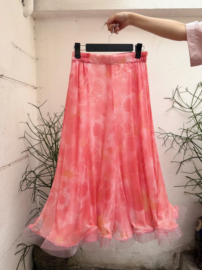 Inspirée Saigon: This skirt demands attention, and so do you