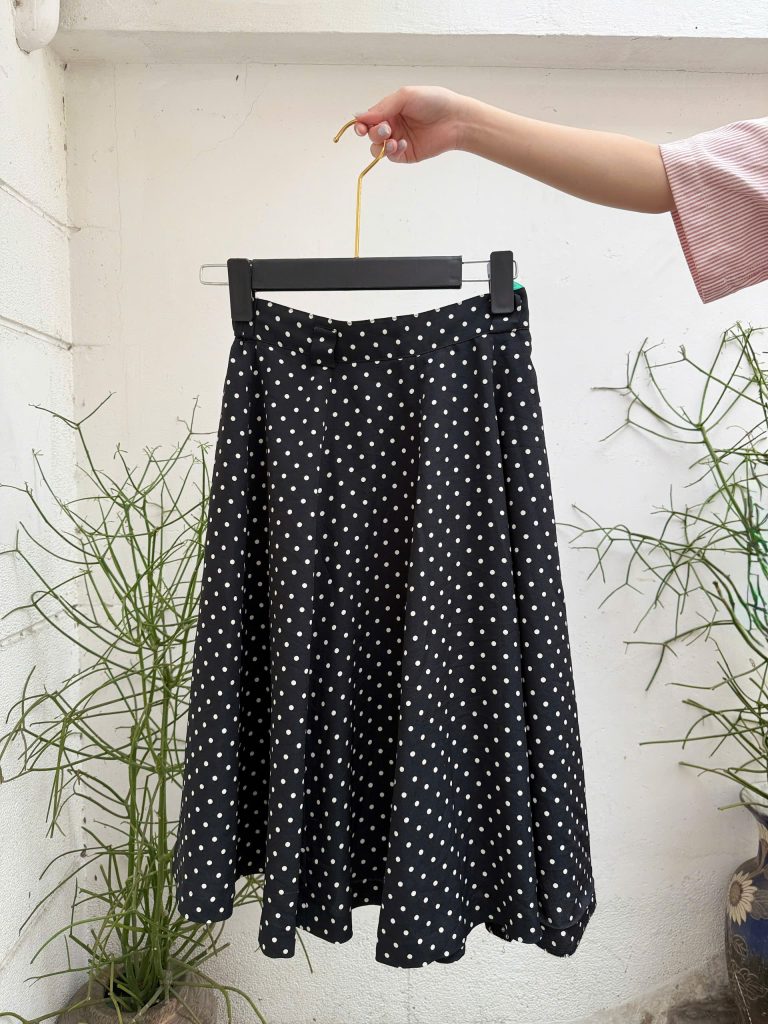 Inspirée Vintage: Polka Dot skirts never go out of style, and why should it?