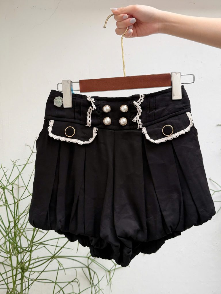 Inspirée Vintage: Laced y2k skorts that are unbelievably comfy